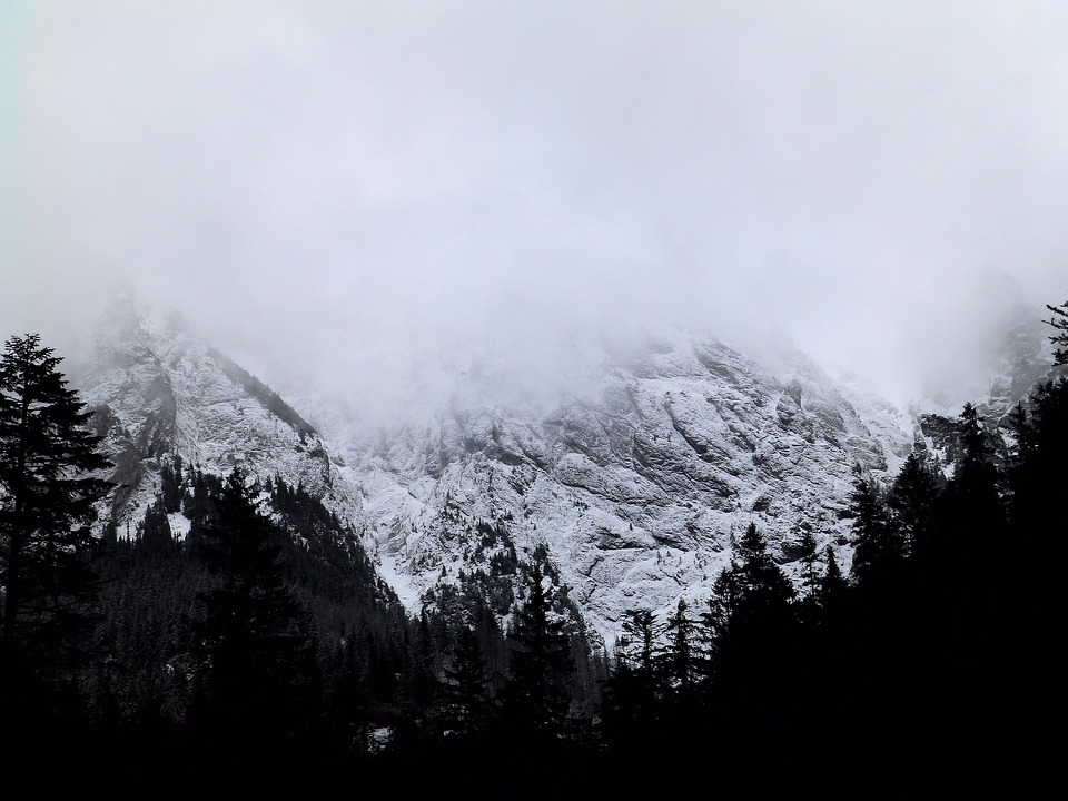 Le col du Tourmalet et le Pic du Midi sous la neige